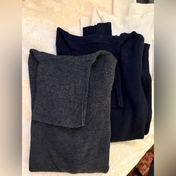 Uniqlo Merino Wool Ribbed Turtleneck Sweater 🥀 - Picture 6 of 9